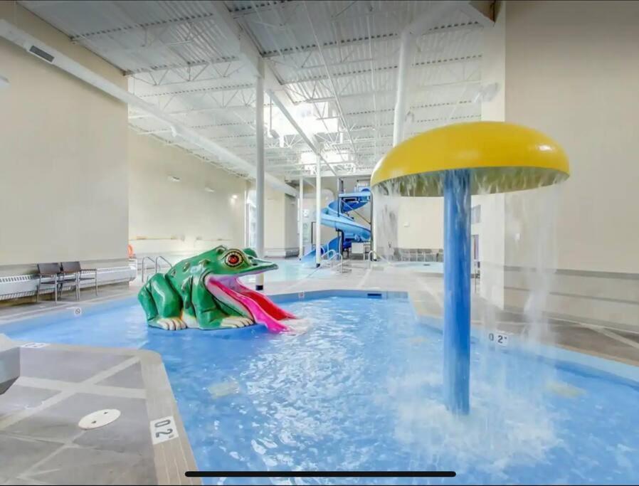 Cozy One Bedroom Condo With Indoor Pool And Hottub Canmore Eksteriør bilde