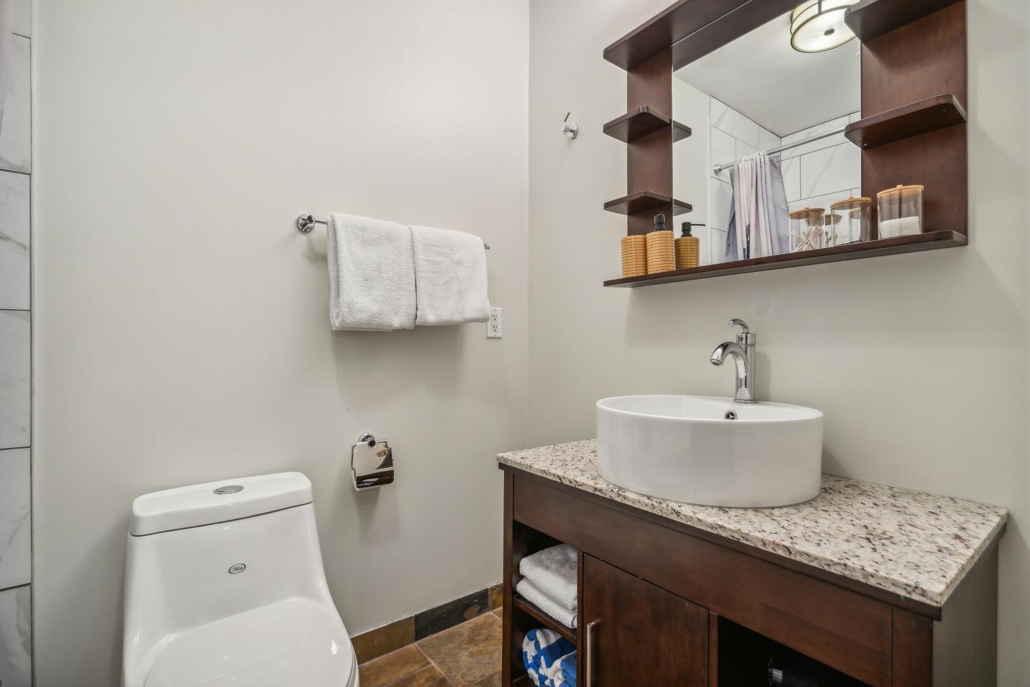 Cozy One Bedroom Condo With Indoor Pool And Hottub Canmore Eksteriør bilde