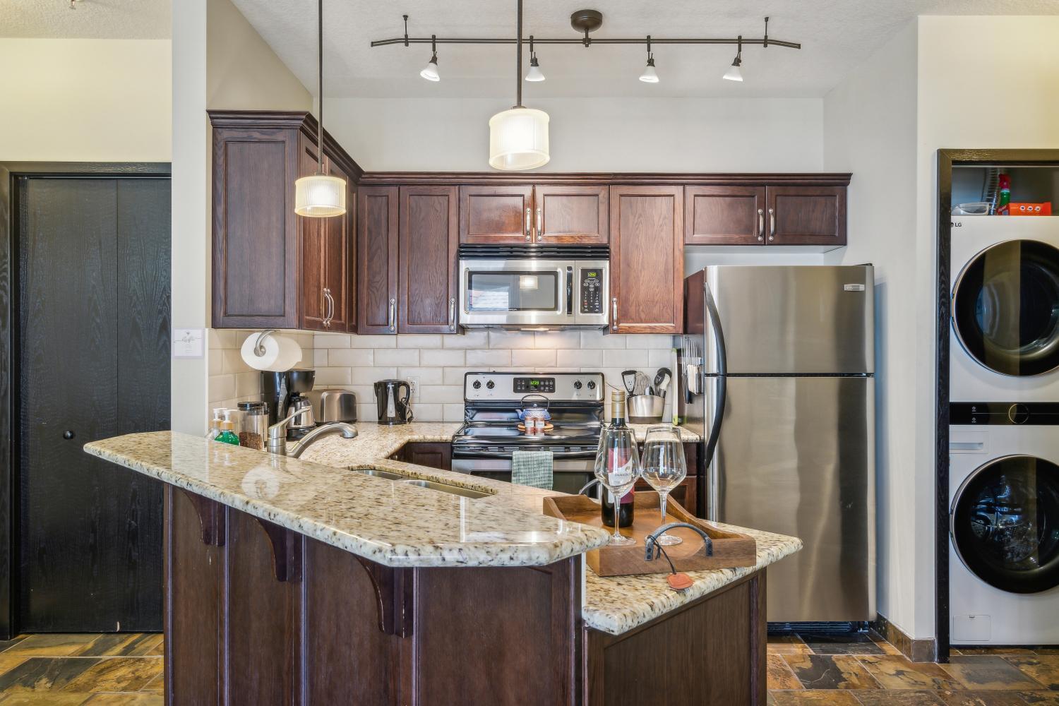 Cozy One Bedroom Condo With Indoor Pool And Hottub Canmore Eksteriør bilde