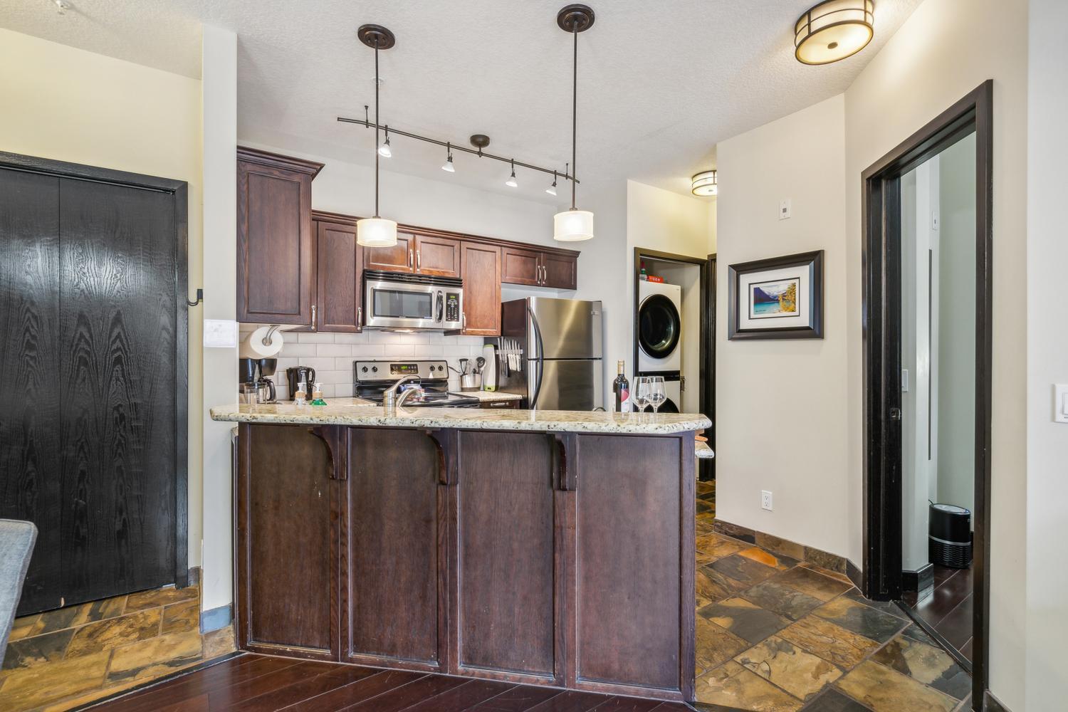 Cozy One Bedroom Condo With Indoor Pool And Hottub Canmore Eksteriør bilde
